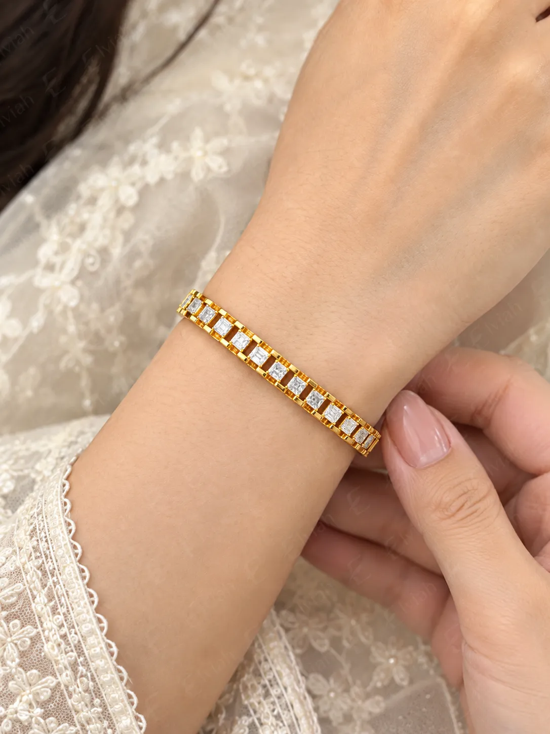 Golden Crystal Link Bracelet (3)