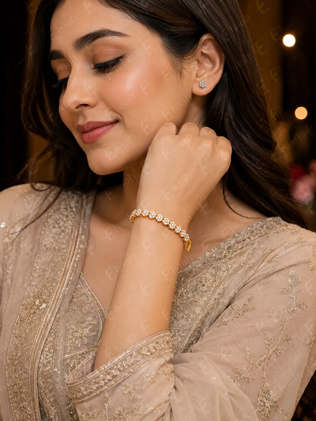 Golden Petal Line Bracelet (2)