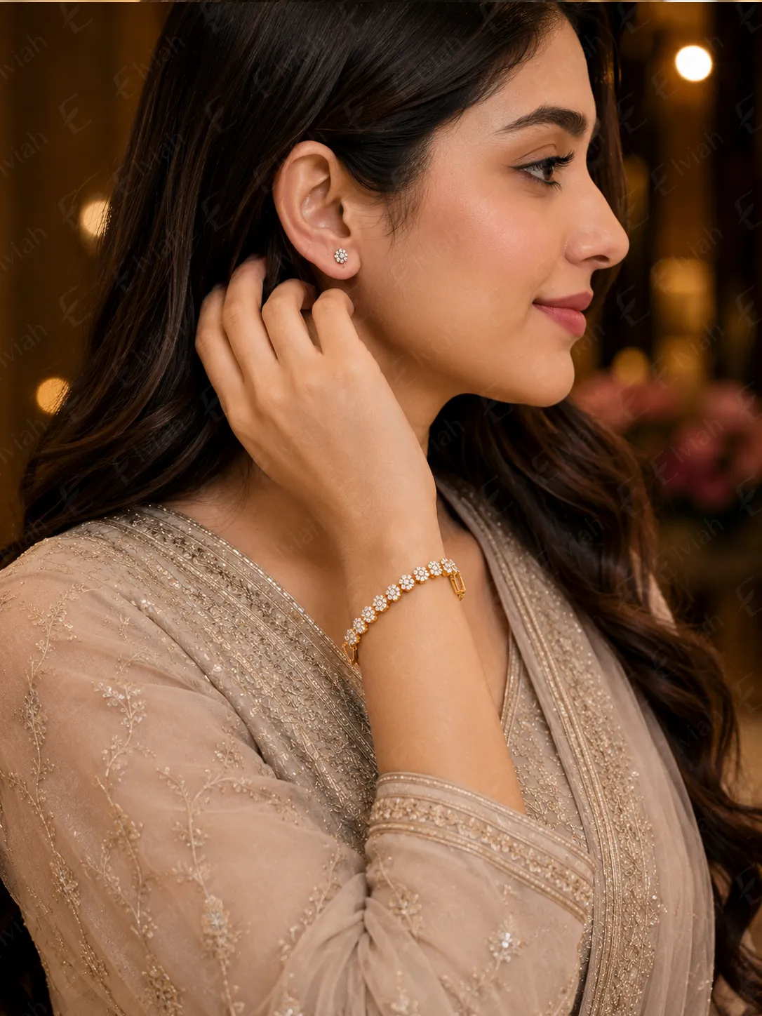 Golden Petal Line Bracelet (3)